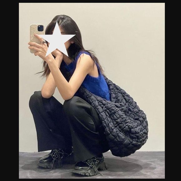 COS QUILTED OVERSIZED SHOULDER BAG BLACKPINK JENNIE - Picture 1 of 11